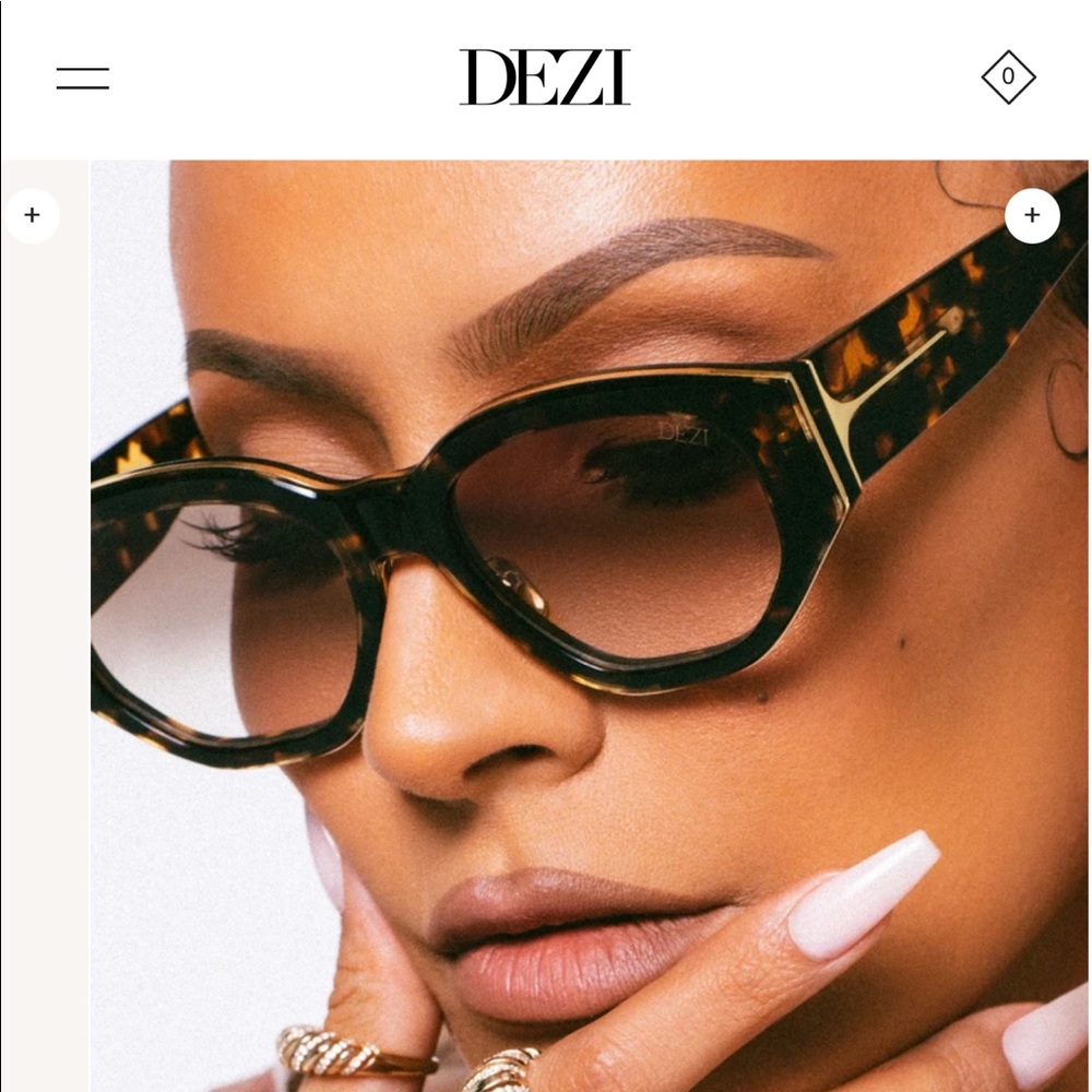 Dezi “charge it” sunglasses